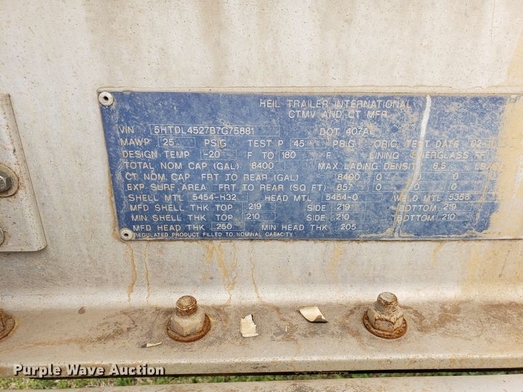 image for item HO9402 2011 Heil  tank trailer