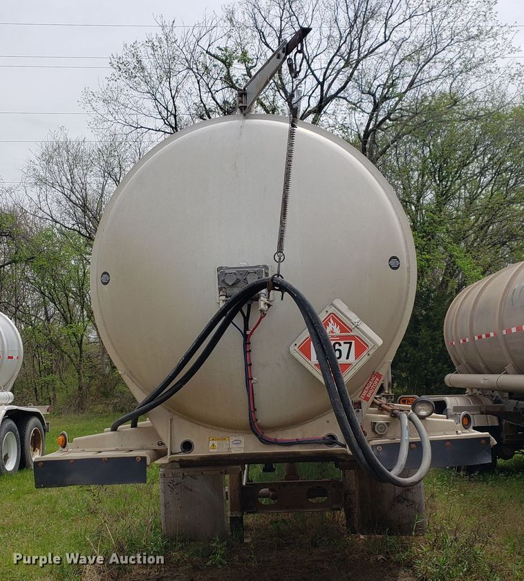 image for item HO9403 2011 Heil  tank trailer