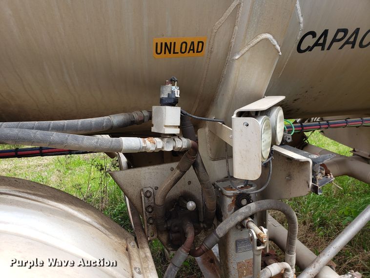 image for item HO9403 2011 Heil  tank trailer