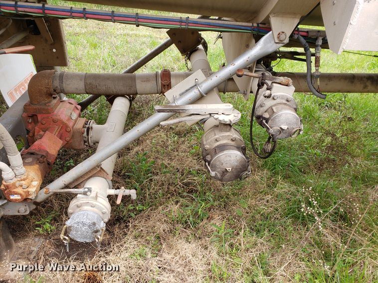 image for item HO9403 2011 Heil  tank trailer