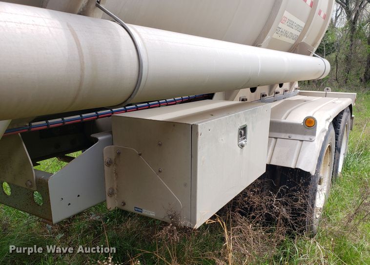 image for item HO9403 2011 Heil  tank trailer