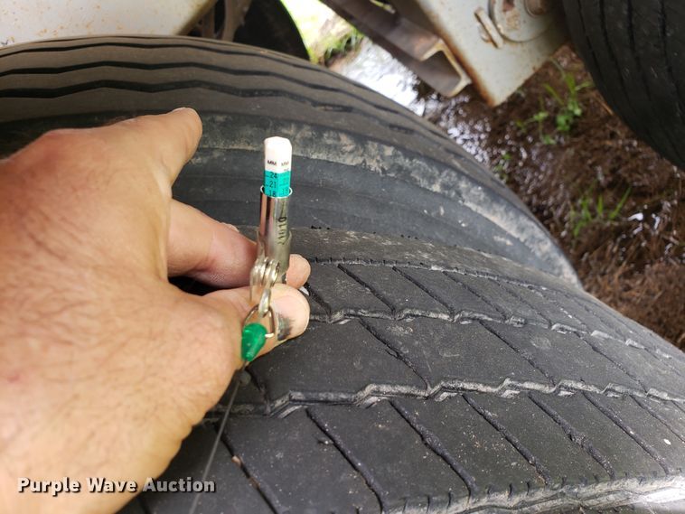 image for item HO9403 2011 Heil  tank trailer