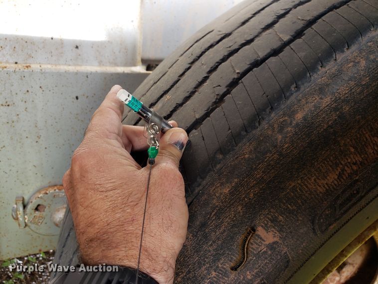 image for item HO9403 2011 Heil  tank trailer