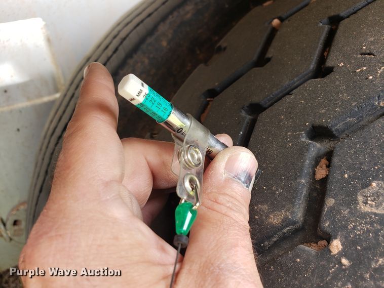 image for item HO9403 2011 Heil  tank trailer