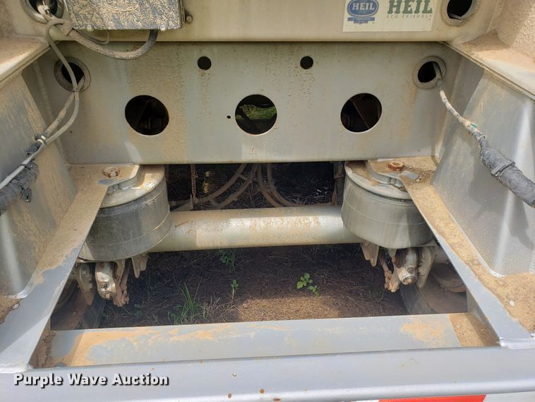 image for item HO9403 2011 Heil  tank trailer