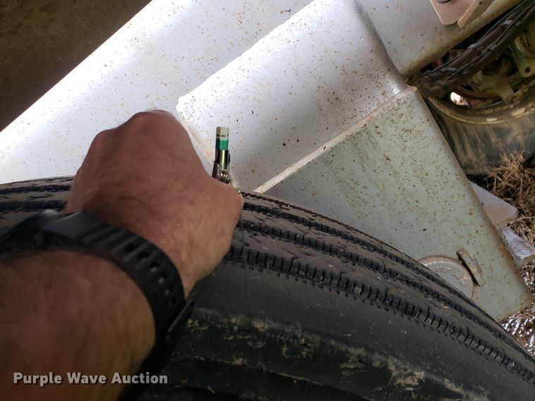 image for item HO9403 2011 Heil  tank trailer