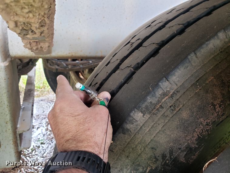 image for item HO9403 2011 Heil  tank trailer