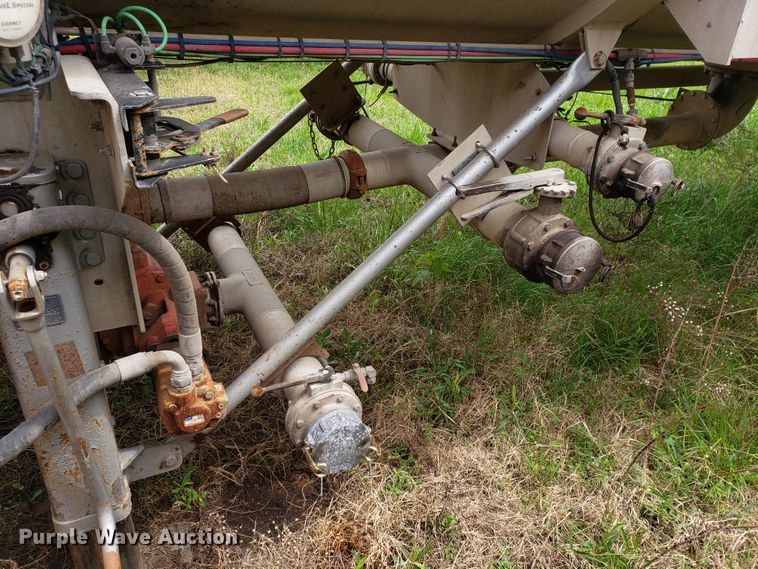 image for item HO9403 2011 Heil  tank trailer