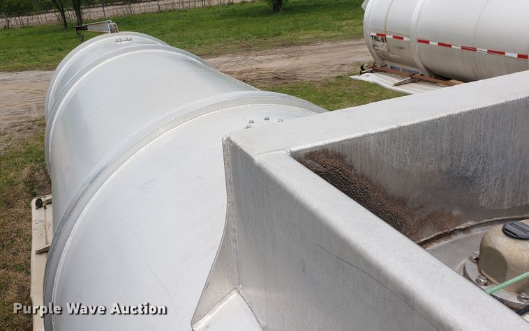 image for item HO9403 2011 Heil  tank trailer