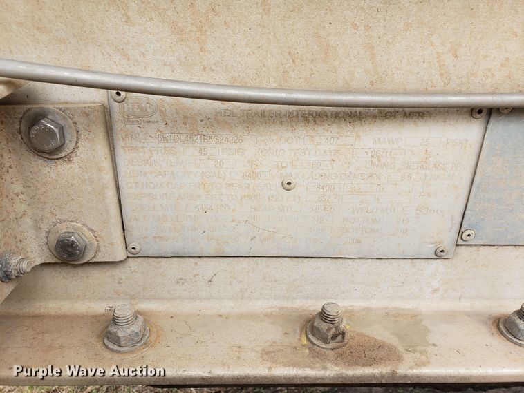 image for item HO9403 2011 Heil  tank trailer