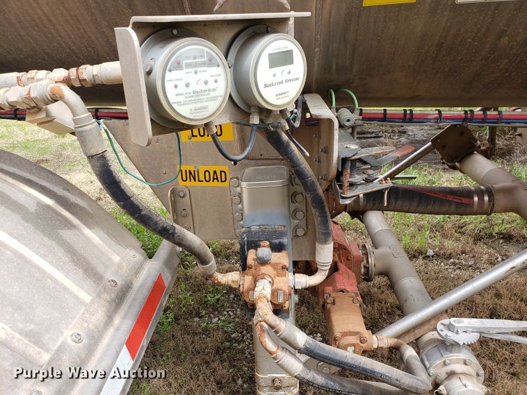 image for item HO9404 2012 Heil  tank trailer