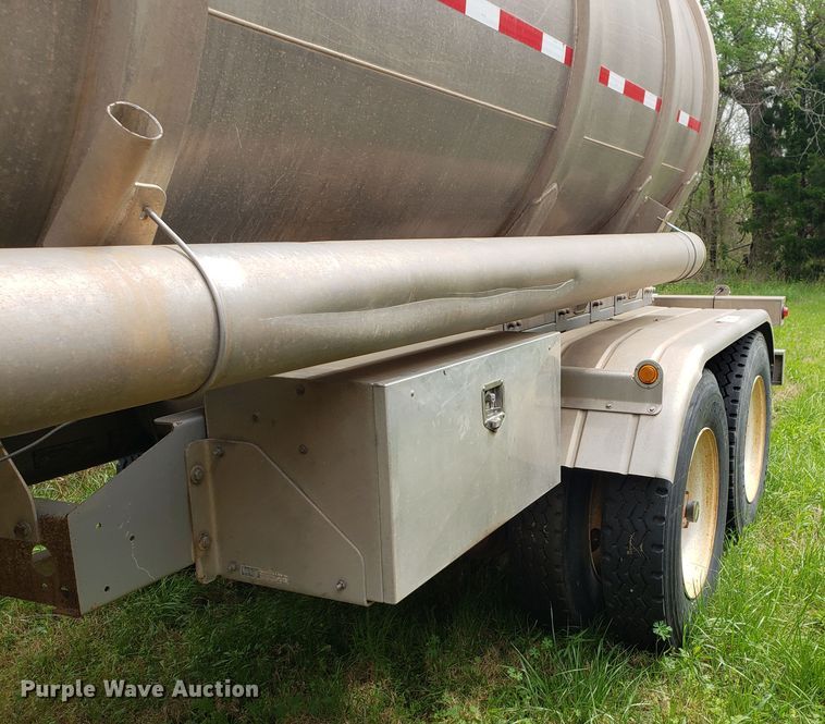 image for item HO9404 2012 Heil  tank trailer