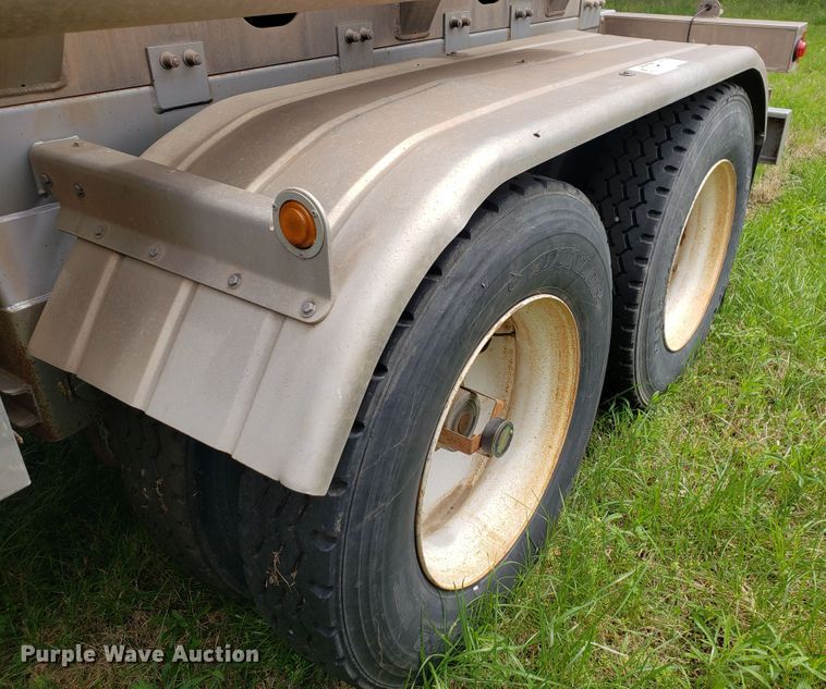 image for item HO9404 2012 Heil  tank trailer