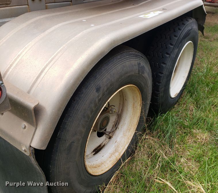 image for item HO9404 2012 Heil  tank trailer