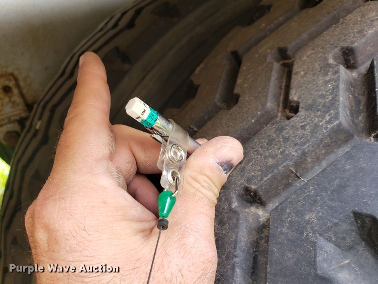 image for item HO9404 2012 Heil  tank trailer