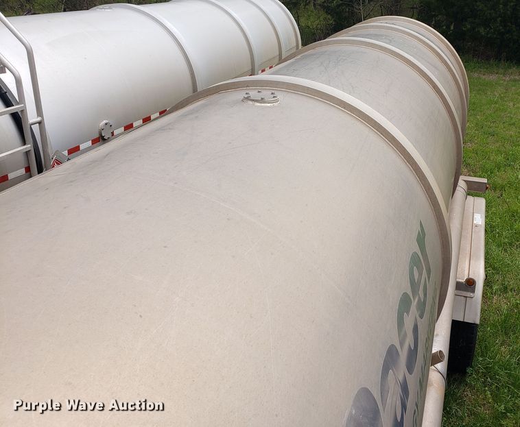 image for item HO9404 2012 Heil  tank trailer