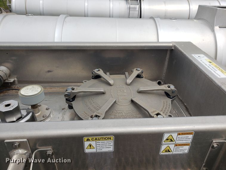 image for item HO9404 2012 Heil  tank trailer