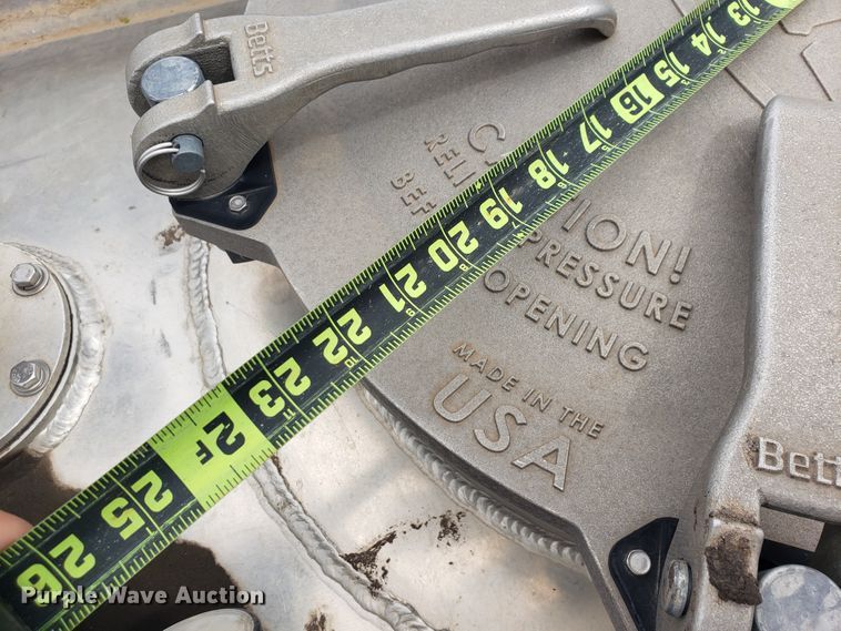 image for item HO9404 2012 Heil  tank trailer