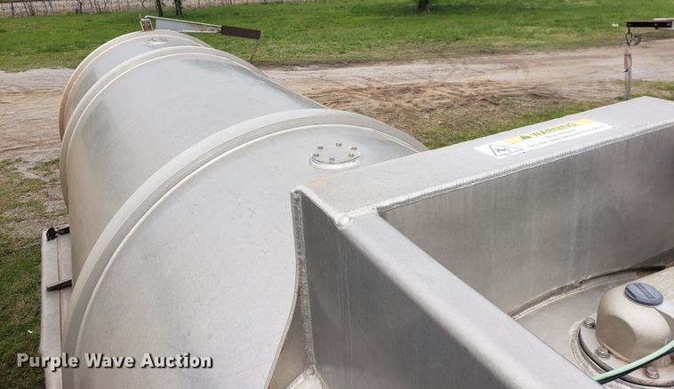 image for item HO9404 2012 Heil  tank trailer