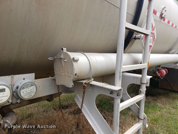 image for item HO9405 2011 Heil  tank trailer