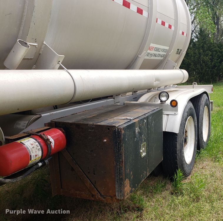 image for item HO9405 2011 Heil  tank trailer