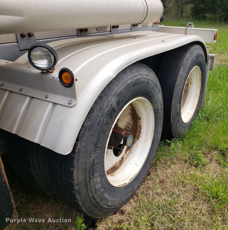 image for item HO9405 2011 Heil  tank trailer