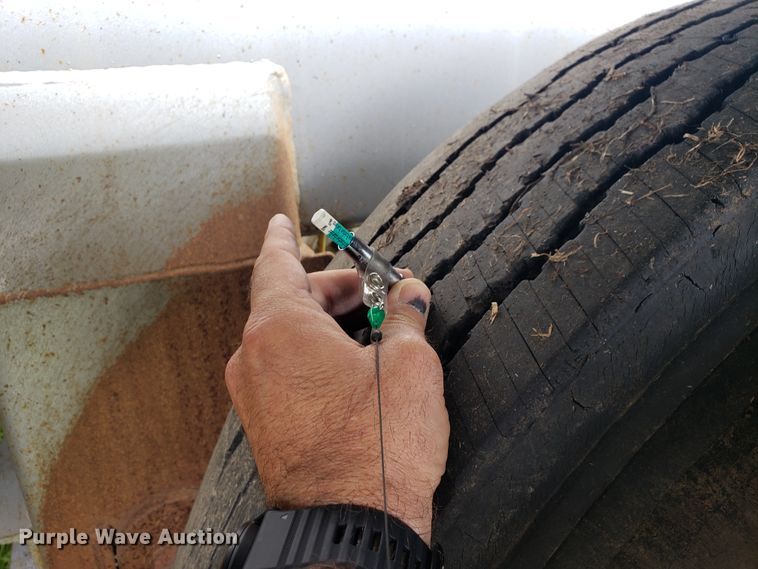 image for item HO9405 2011 Heil  tank trailer