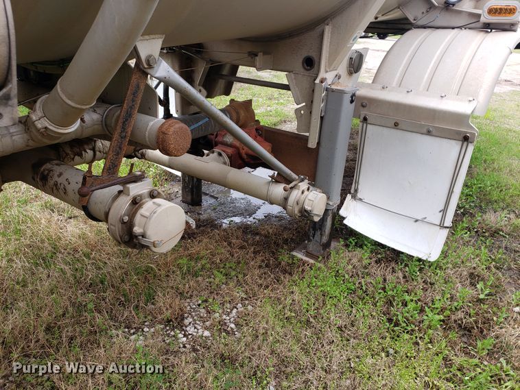 image for item HO9405 2011 Heil  tank trailer