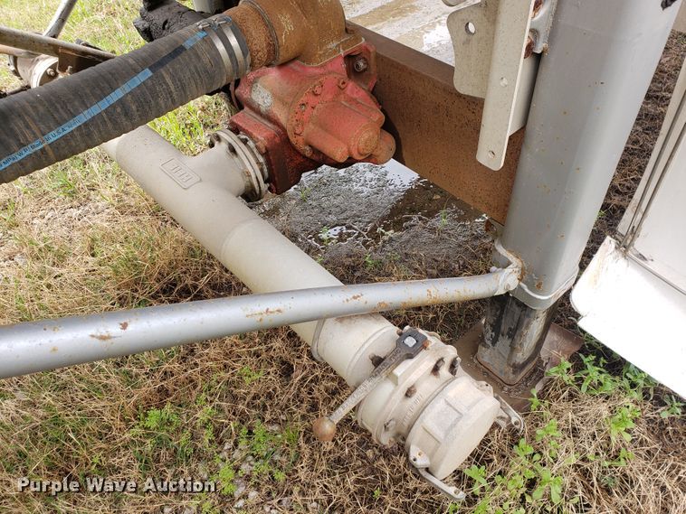 image for item HO9405 2011 Heil  tank trailer