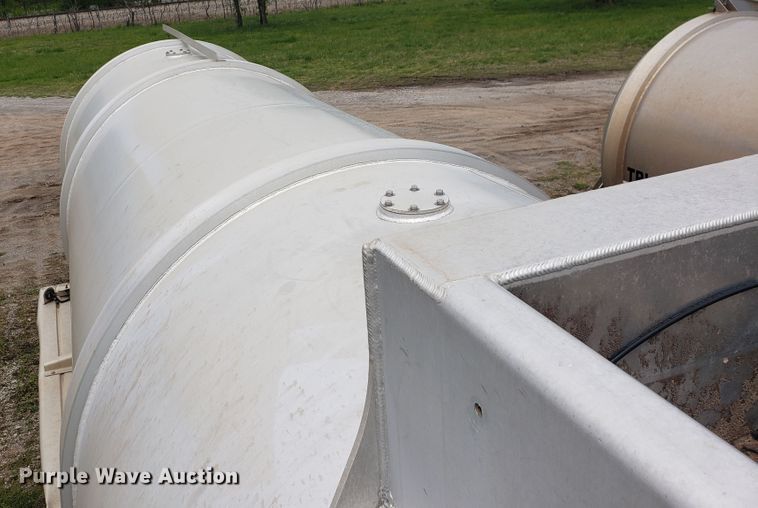 image for item HO9405 2011 Heil  tank trailer