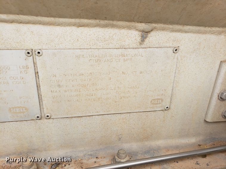 image for item HO9405 2011 Heil  tank trailer