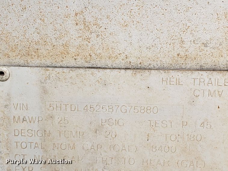 image for item HO9405 2011 Heil  tank trailer