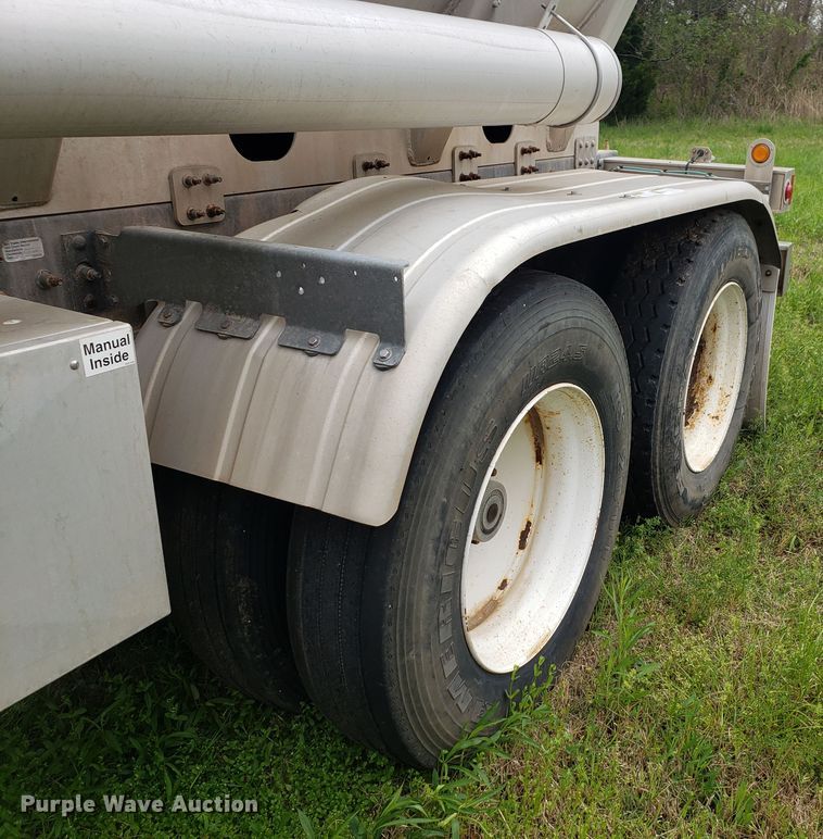 image for item HO9406 2013 Heil  tank trailer