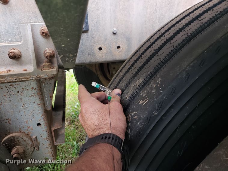 image for item HO9406 2013 Heil  tank trailer