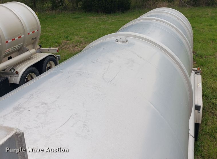 image for item HO9406 2013 Heil  tank trailer