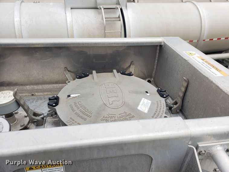 image for item HO9406 2013 Heil  tank trailer