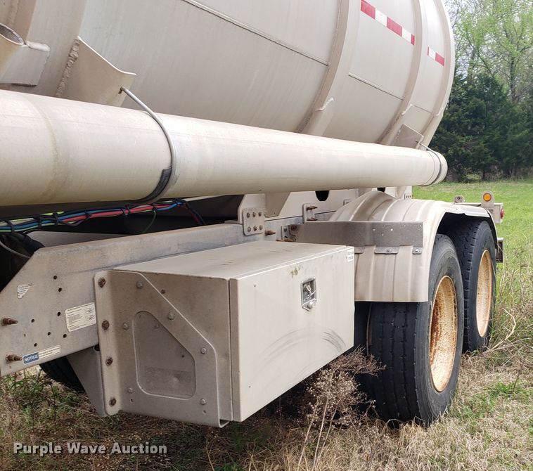 image for item HO9407 2013 Heil  tank trailer