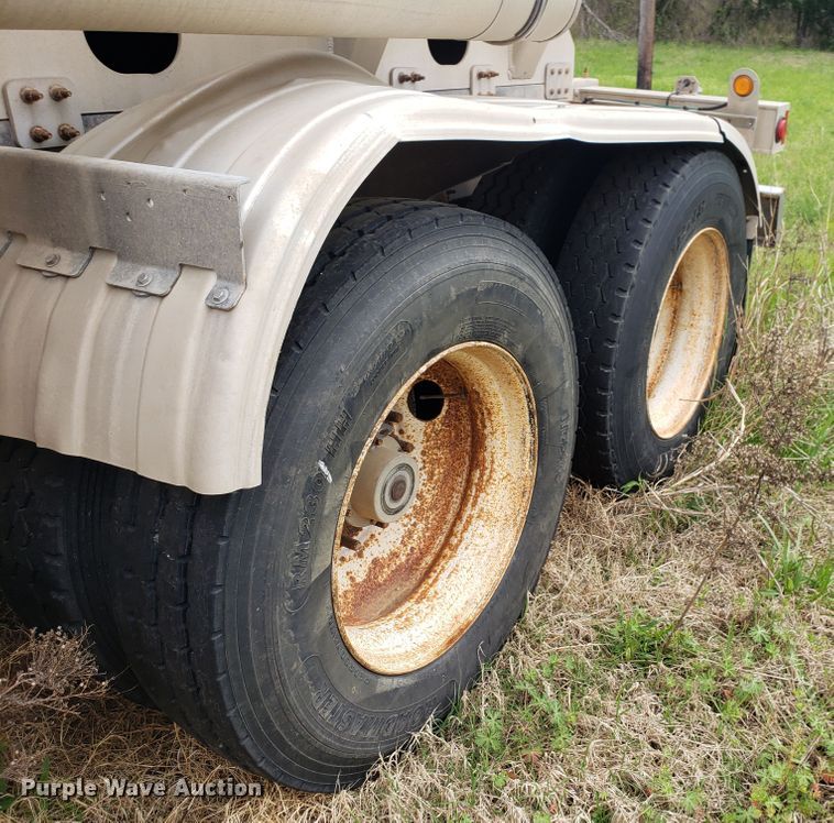 image for item HO9407 2013 Heil  tank trailer