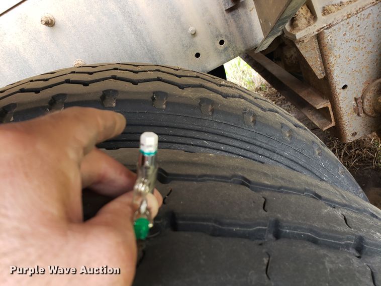 image for item HO9407 2013 Heil  tank trailer