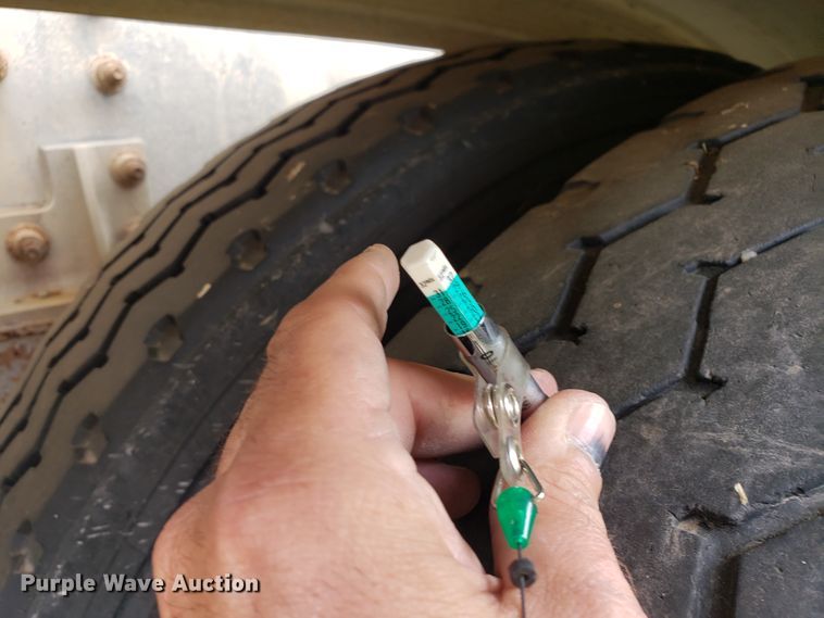 image for item HO9407 2013 Heil  tank trailer