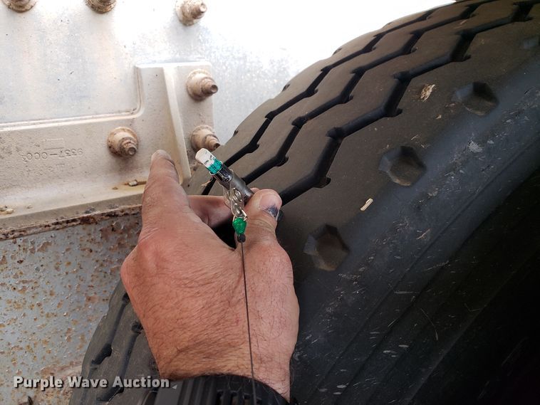 image for item HO9407 2013 Heil  tank trailer