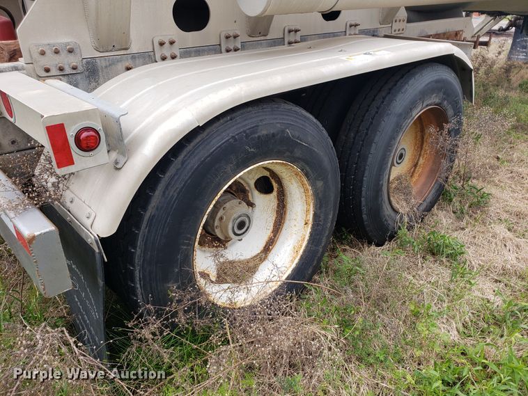 image for item HO9407 2013 Heil  tank trailer