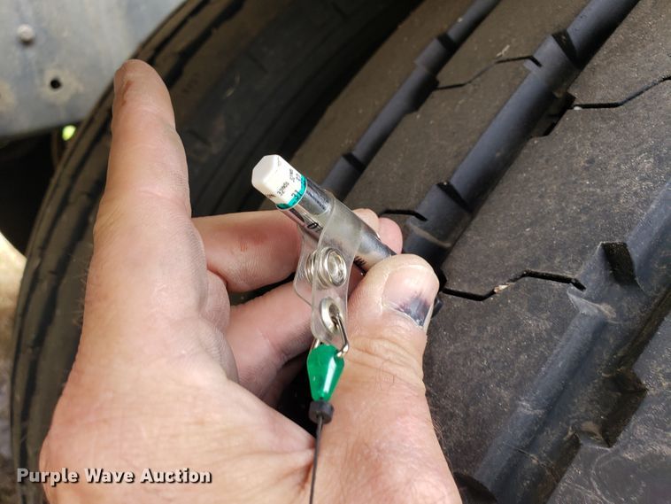 image for item HO9407 2013 Heil  tank trailer