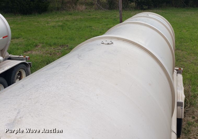 image for item HO9407 2013 Heil  tank trailer