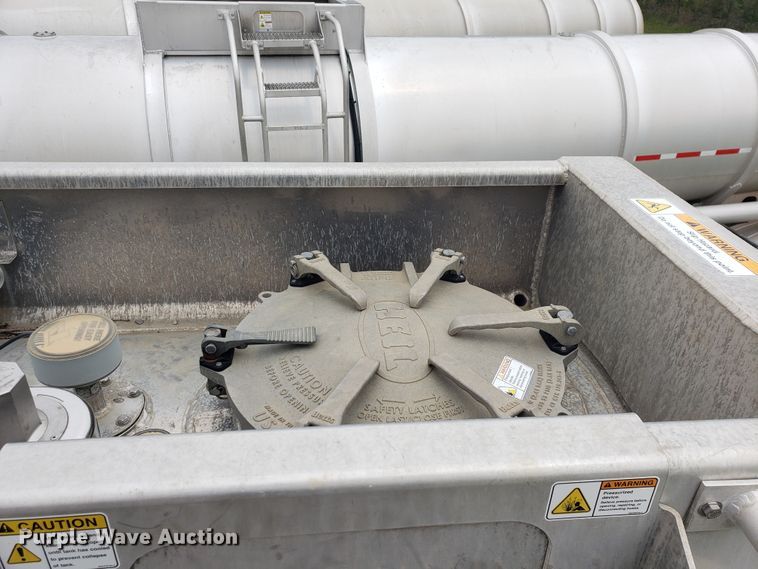 image for item HO9407 2013 Heil  tank trailer