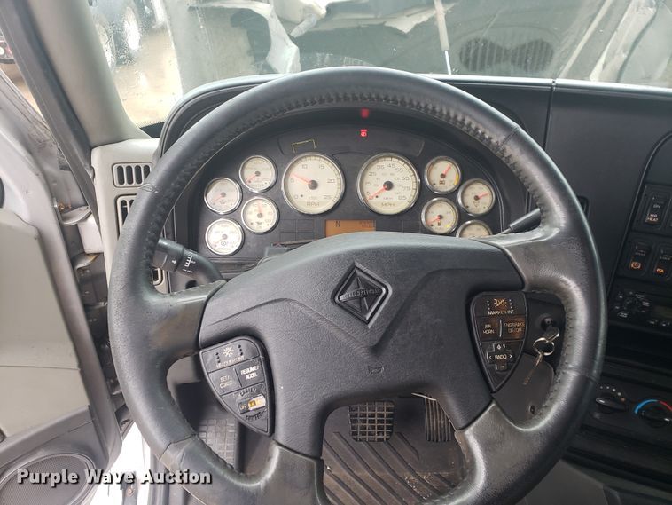 image for item HO9409 2013 International ProStar 122  semi truck