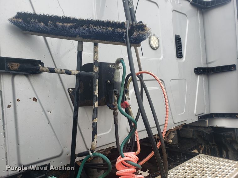 image for item HO9410 2013 International ProStar 122  semi truck