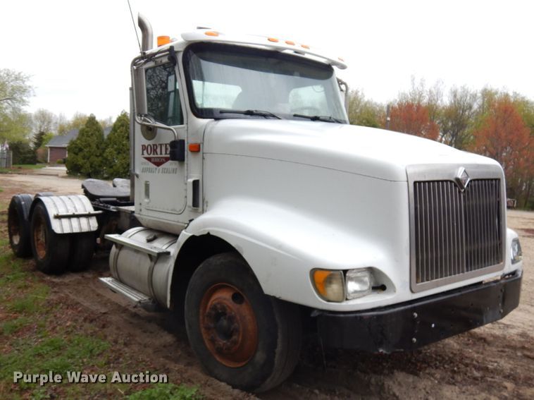 image for item HR9212 2006 International 9400  semi truck