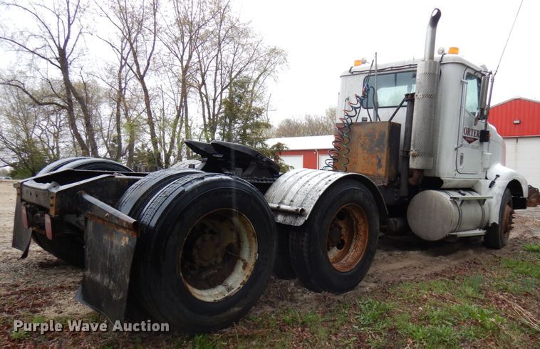 image for item HR9212 2006 International 9400  semi truck