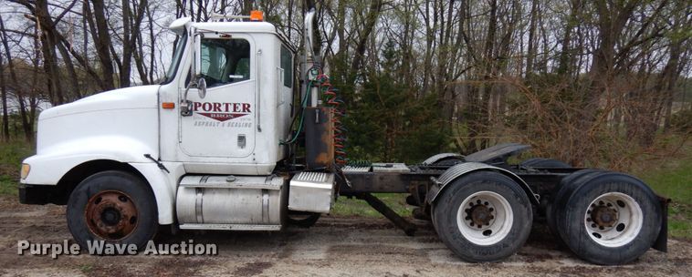 image for item HR9212 2006 International 9400  semi truck